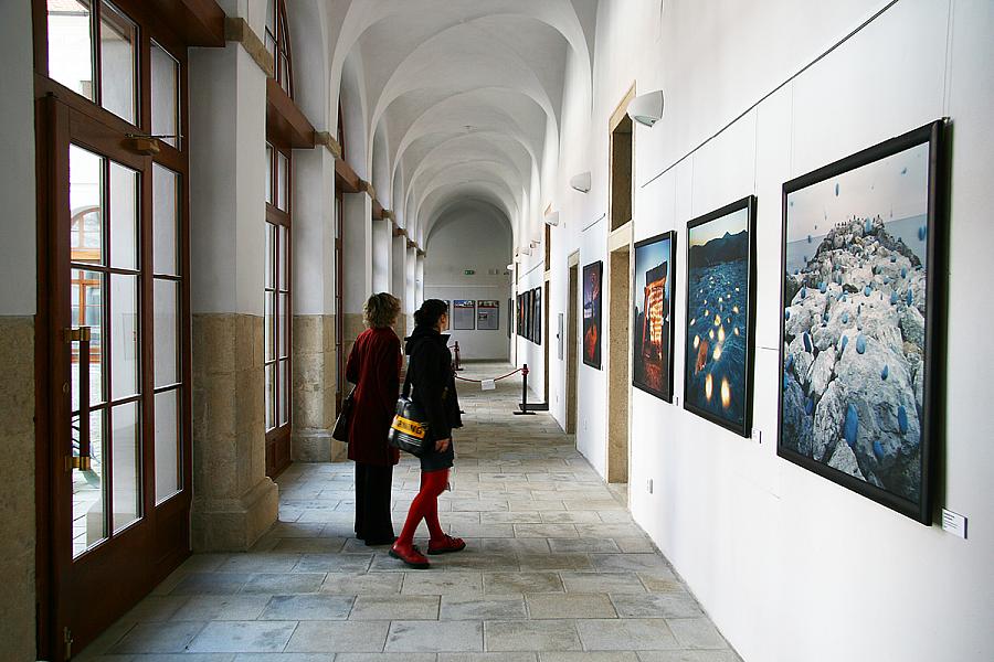 Jindřichův Hradec - Pohled od jihovýchodu na gotický závěr kostela sv. Jana Křtitele, vlevo apsida kaple sv. Mikuláše, foto: Archiv Vydavatelství MCU s.r.o.
