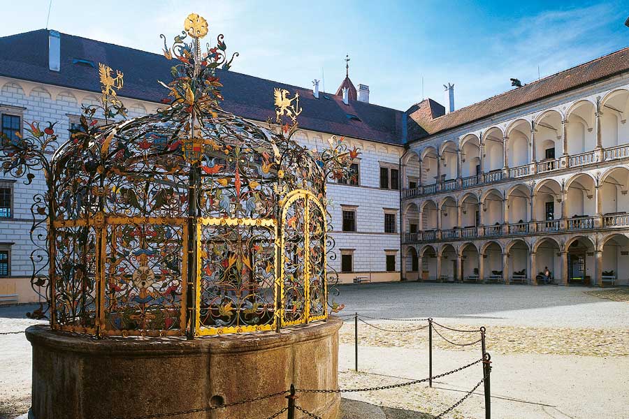 Nádvoří zámku Jindřichův Hradec, foto: Libor Sváček